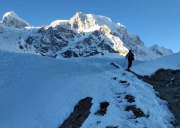 What makes Manaslu Circuit trek difficult?